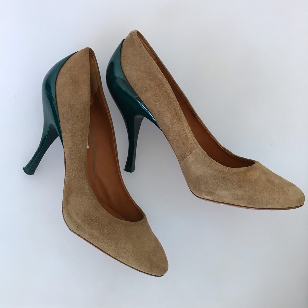 Pour la Victoire tan and teal pumps